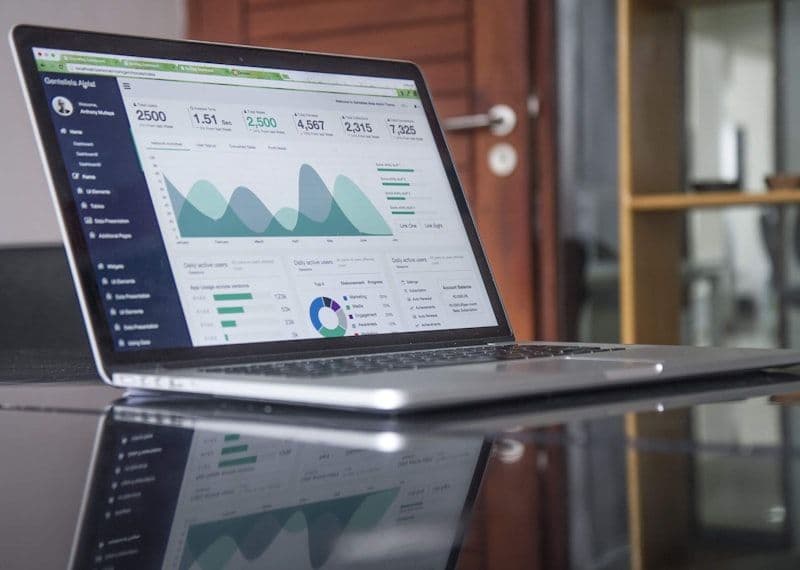 Como a integração nativa entre ERP e sistemas de suporte acelera o fechamento mensal
