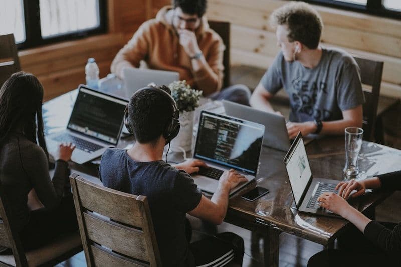 Treinamento obrigatório que ninguém faz: como isso vira risco de compliance